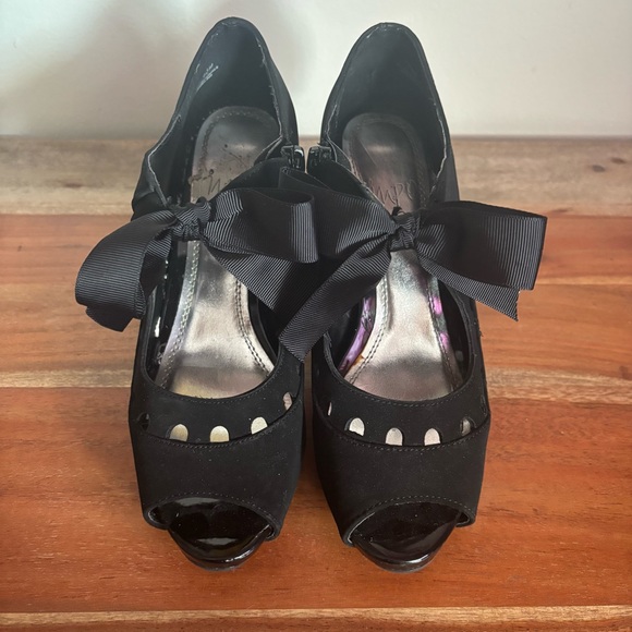 Impo Black Bow Suede Heels - Picture 2 of 4